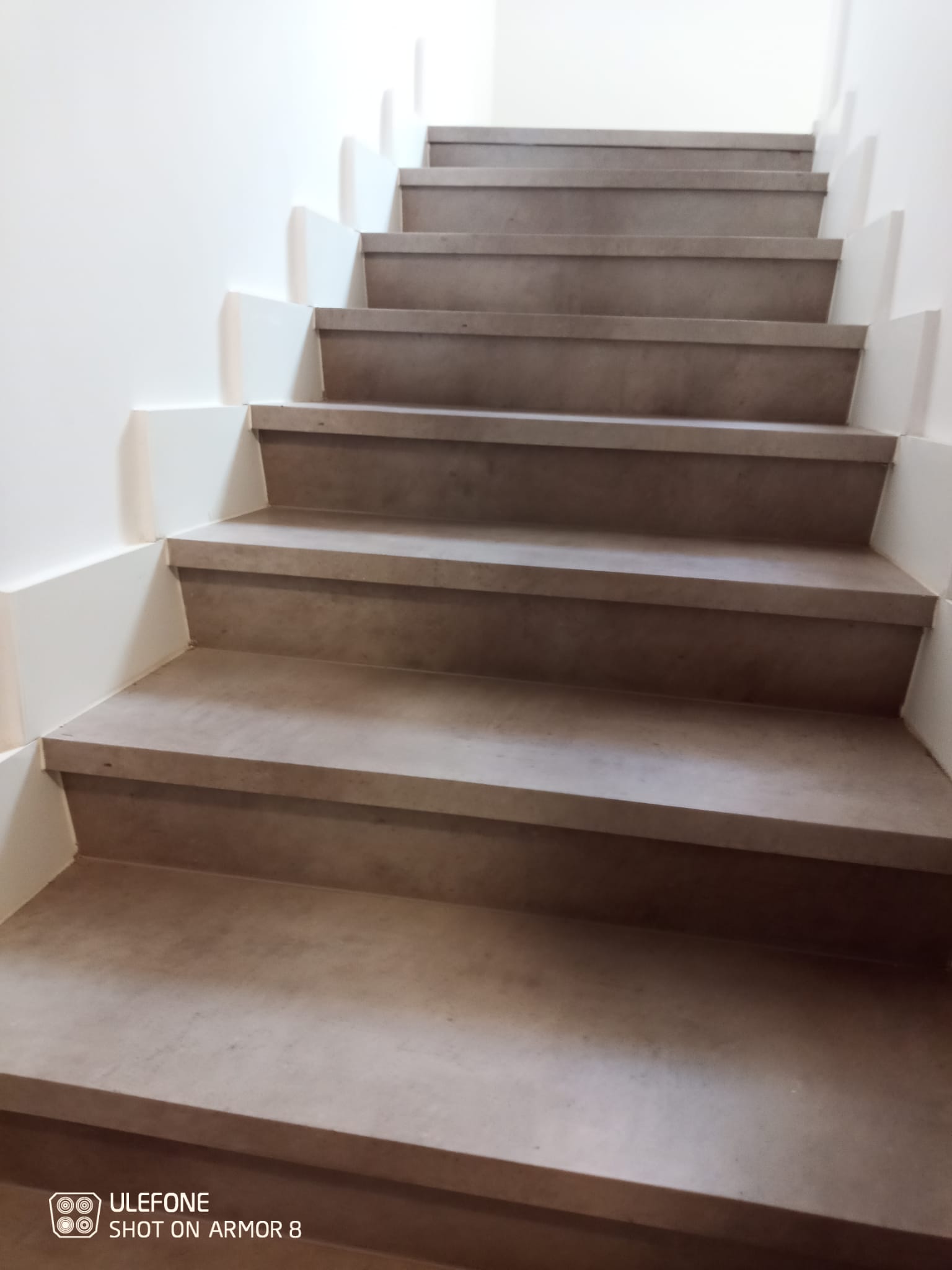 ESCALERA EN VIVIENDA CON CEMENTO ROMA